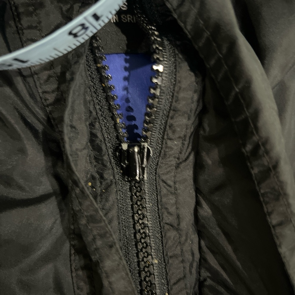 Helly Hansen Black Jacket with Blue Lining Hood - Picture 3 of 4